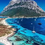 Baia Sant Anna Con Piscina