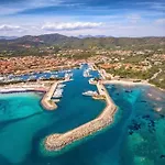 Baia Sant Anna Con Piscina *