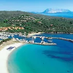 Baia Sant Anna Con Piscina
