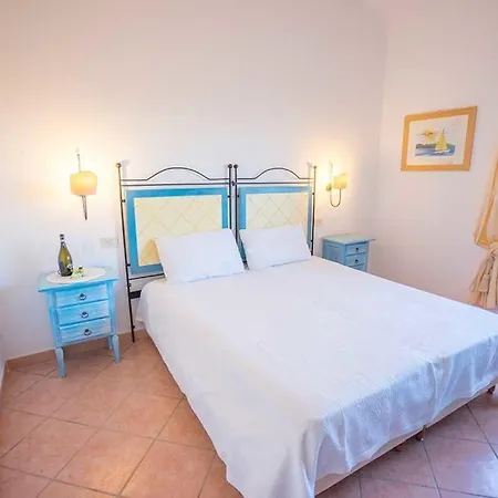 Baia Sant Anna Con Piscina Apartamento