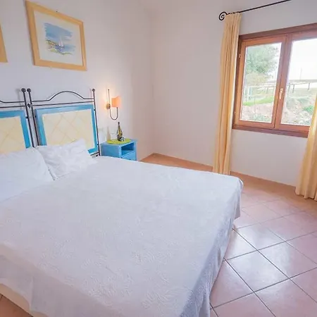 Apartment Baia Sant Anna Con Piscina