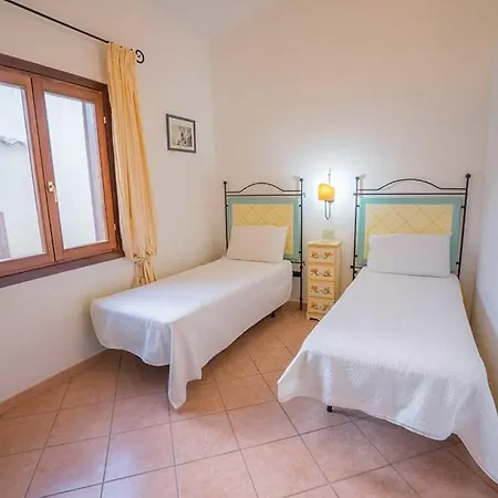 Apartamento Baia Sant Anna Con Piscina