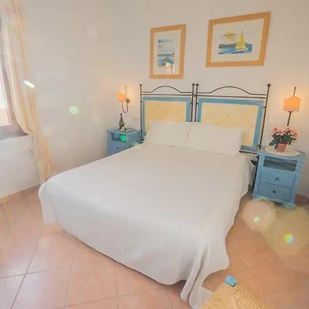 Apartamento Baia Sant Anna Con Piscina