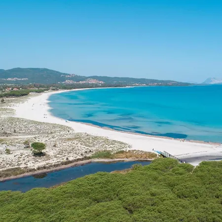 Baia Sant Anna Con Piscina *