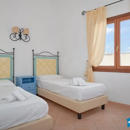 Apartment Baia Sant Anna Con Piscina