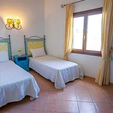 Baia Sant Anna Con Piscina *