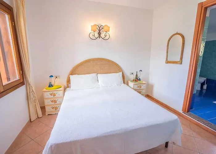 Baia Sant Anna Con Piscina Apartman Tanaunella